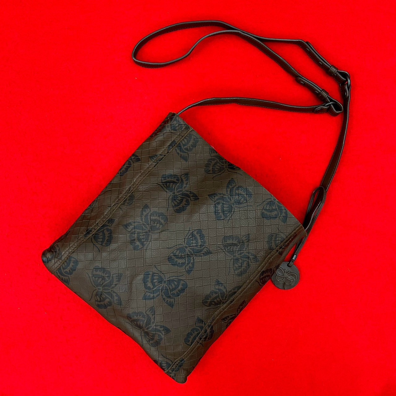 BOTTEGA VENETA ボッテガヴェネタ イントレッチオ ミラージュ バタフライ 柄 レザー ショルダーバッグ ブラウン
 28016