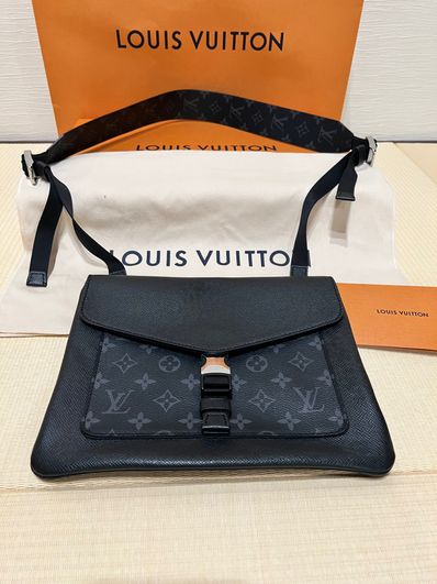 Louis Vuitton Outdoor Flap Messenger Taigarama "Noir"