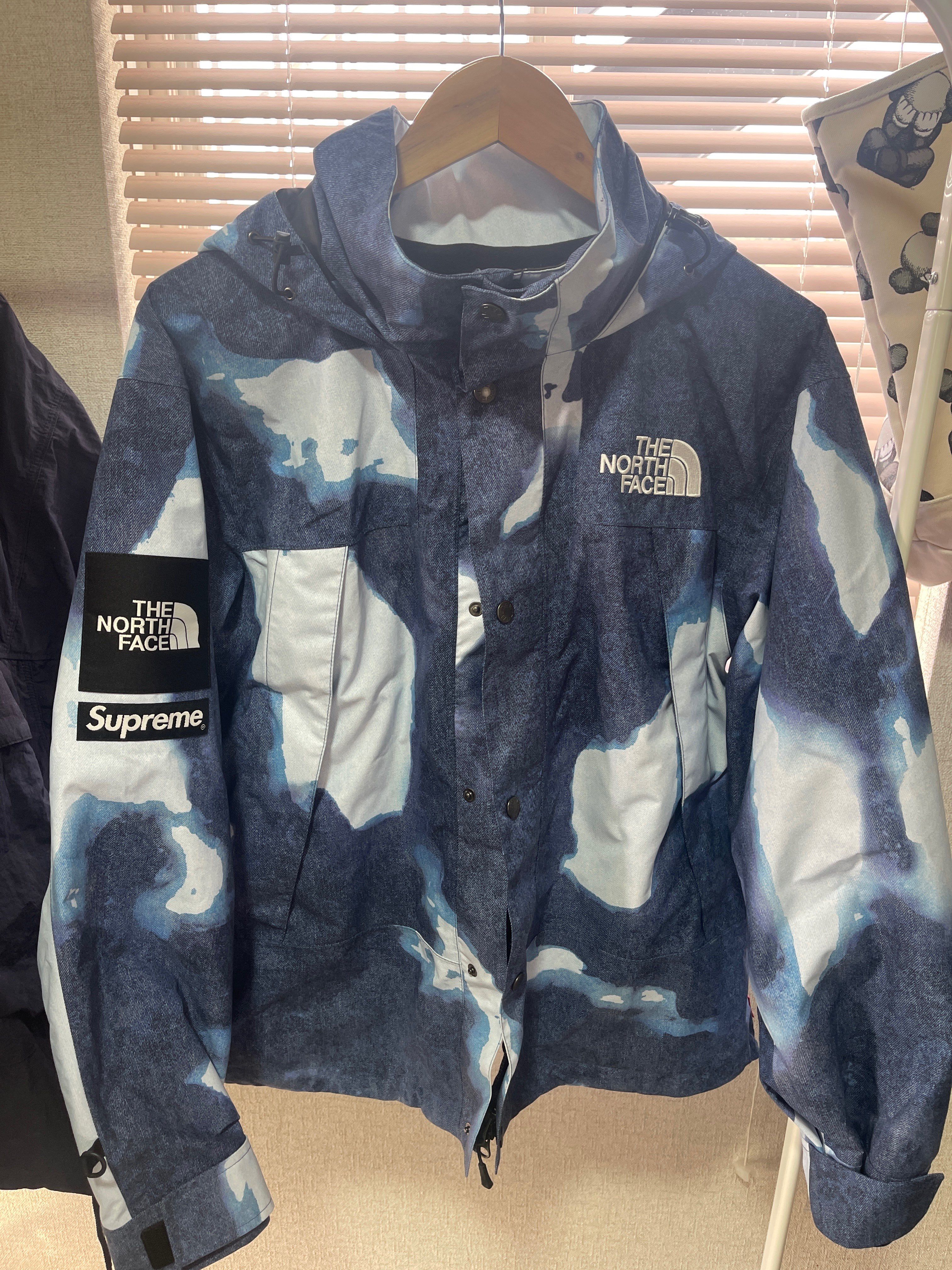 Supreme x The North Face Bleached Denim Print Mountain Jacket "Indigo"