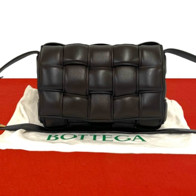 BOTTEGA VENETA ボッテガヴェネタ パデットカセット レザー ショルダーバッグ ブラウン
21886