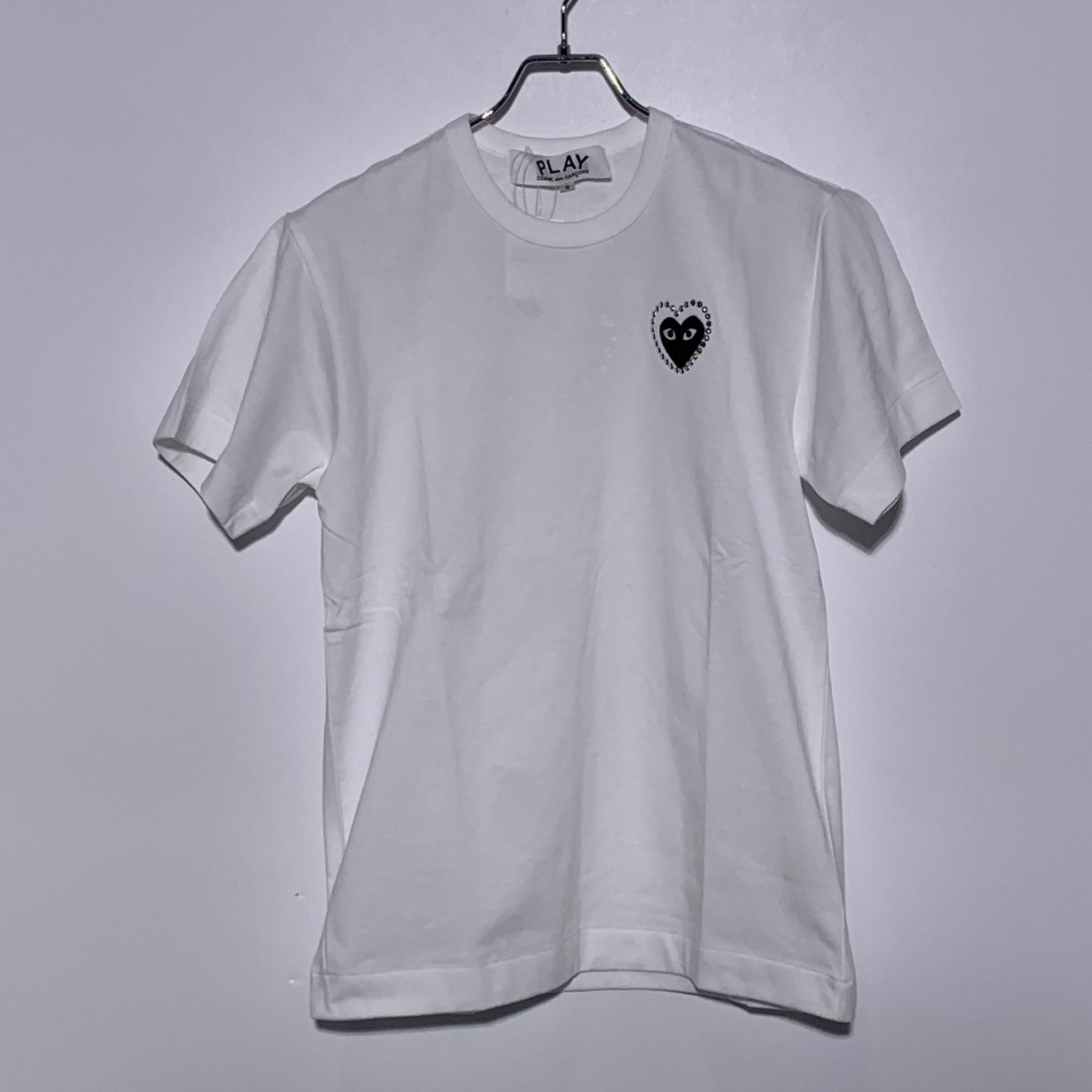 PLAY COMME des GARCONS Unisex T-Shirt Emblem x Metalstone "White/Black"