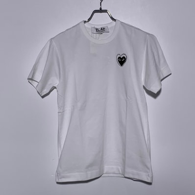 PLAY COMME des GARCONS Unisex T-Shirt Emblem x Metalstone "White/Black"