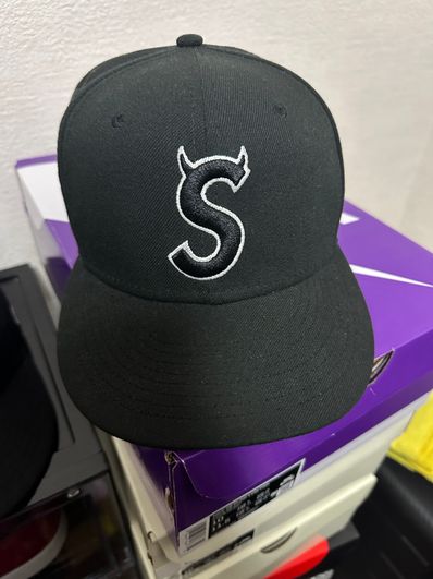 Supreme S Logo New Era "Black" (22FW)