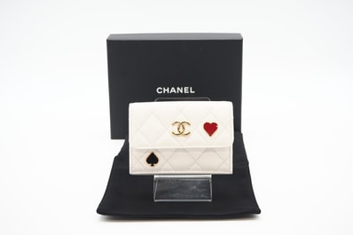 極美品 CHANEL シャネル キャビアスキン マトラッセ 23C トランプ スモールフラップウォレット AP3081 三つ折り財布 ホワイト グレインカーフレザー レディース