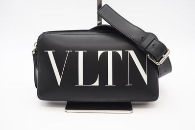 美品 Valentino ヴァレンチノ VLTNロゴ レザー ベルトバッグ VY2B0A10WJW ウエストバッグ ブラック レザー メンズ