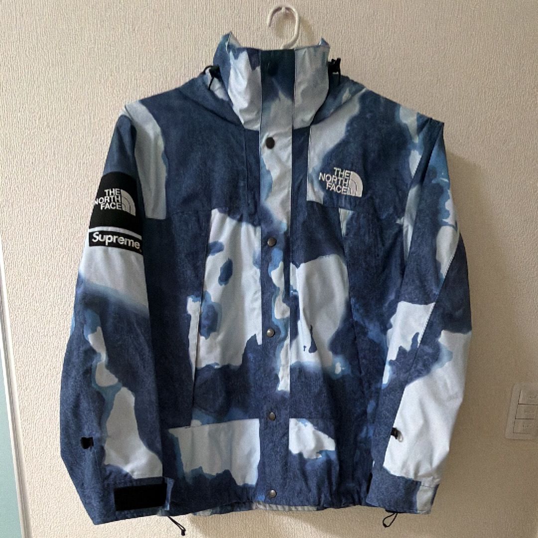 Supreme x The North Face Bleached Denim Print Mountain Jacket