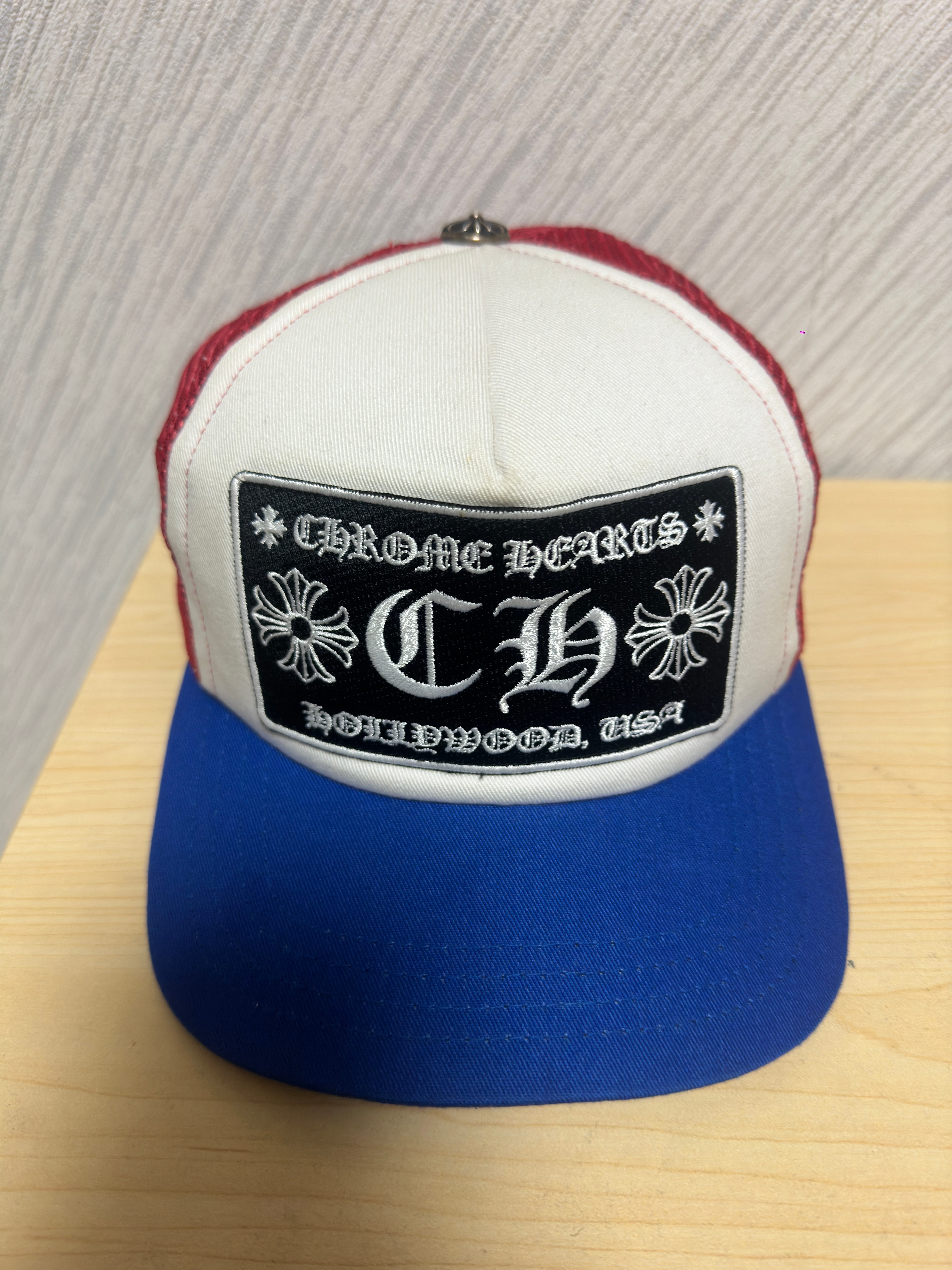 クロムハーツ トラッカー キャップ CH "ブルー/レッド"