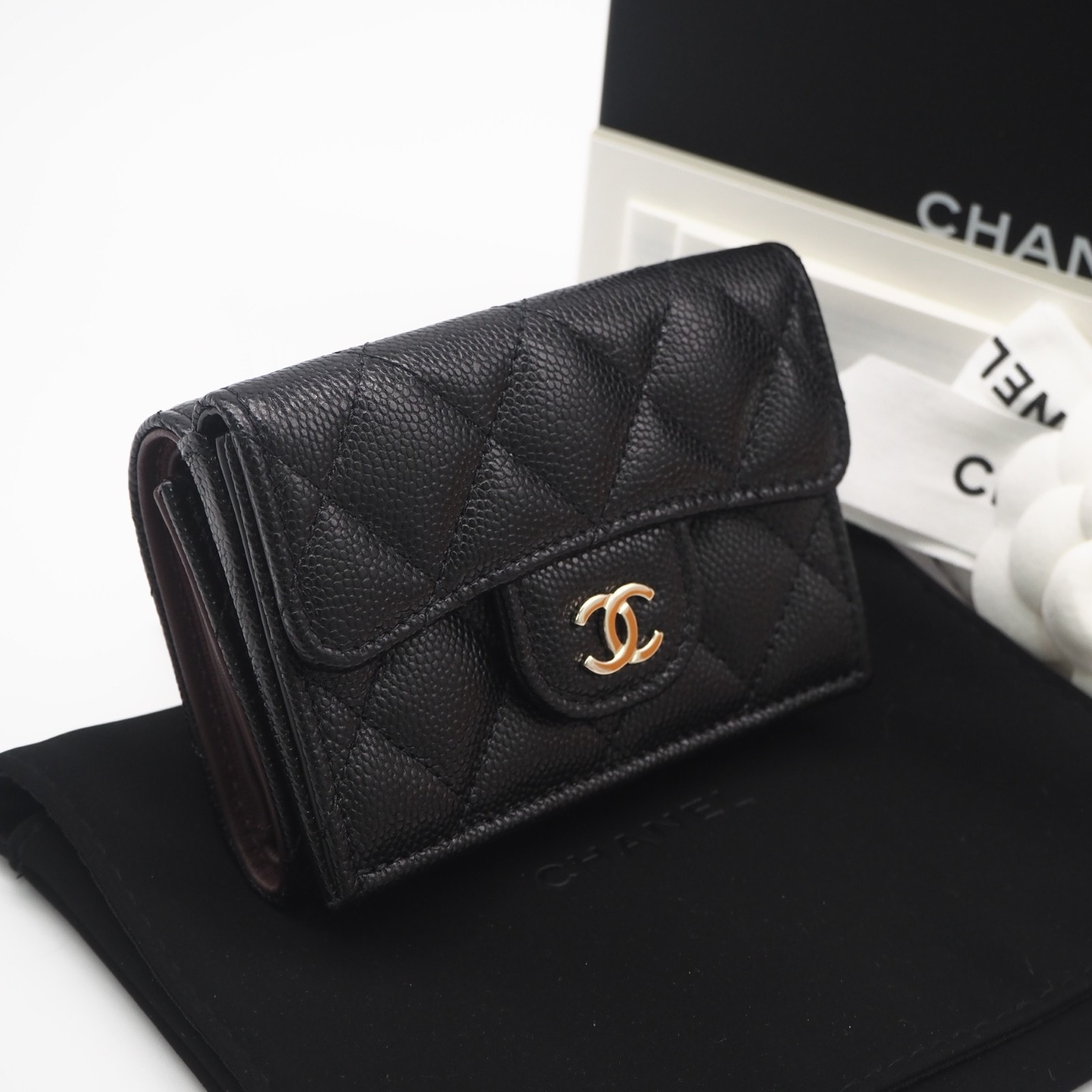 極美品 CHANEL シャネル マトラッセ コンパクトウォレット AP0230 三つ折り財布 ブラック キャビアスキン レディース