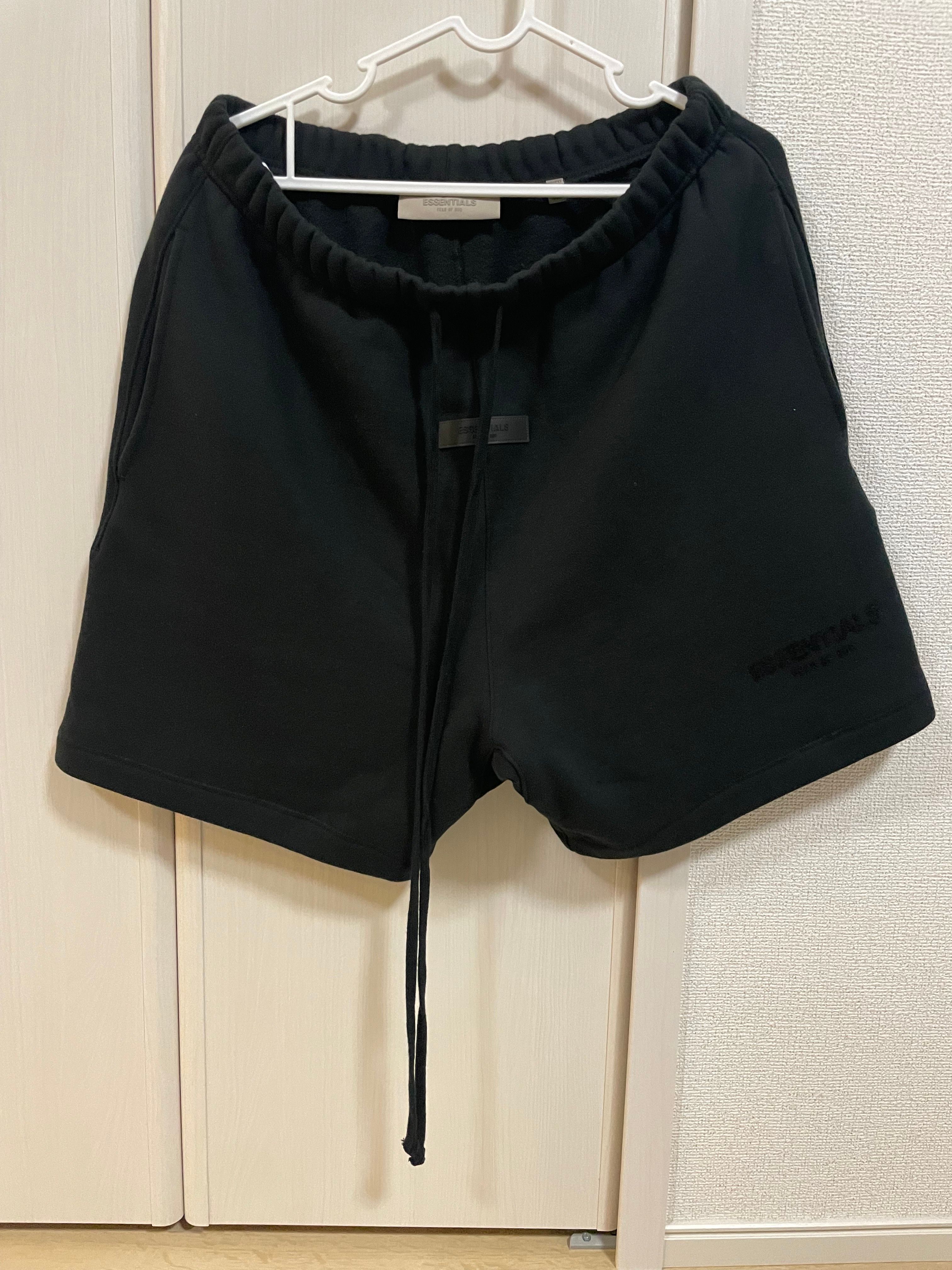 FEAR OF GOD ESSENTIALS BLACK ESS LOGO SWEAT SHORTS "Stretch Limo"
