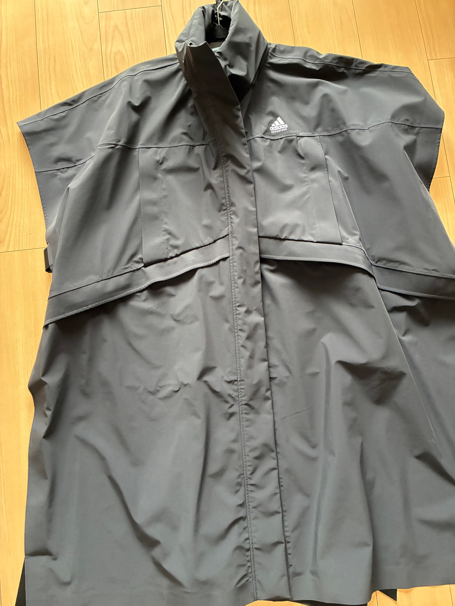 HYKE adidas ポンチョ