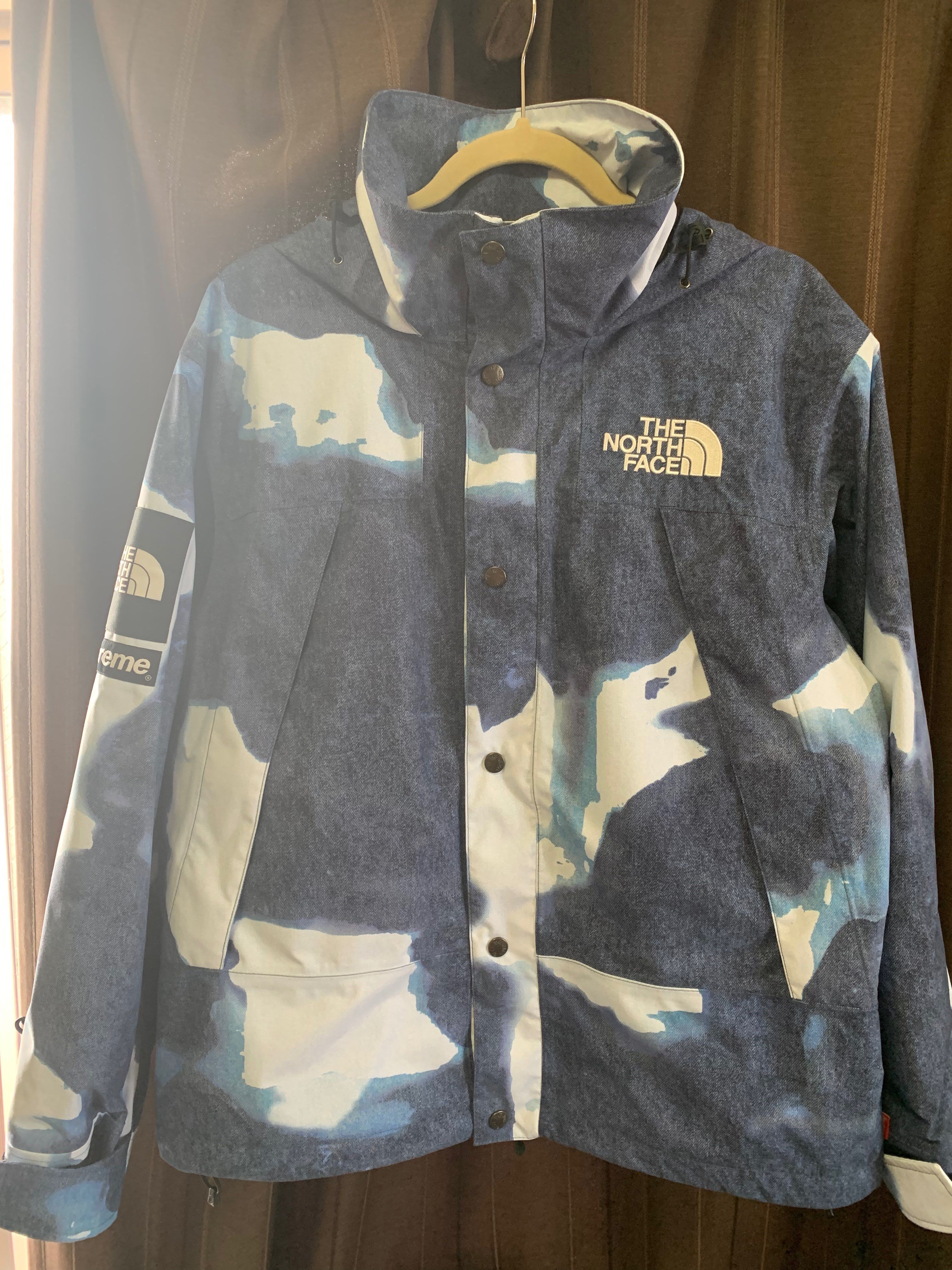 Supreme x The North Face Bleached Denim Print Mountain Jacket "Indigo"