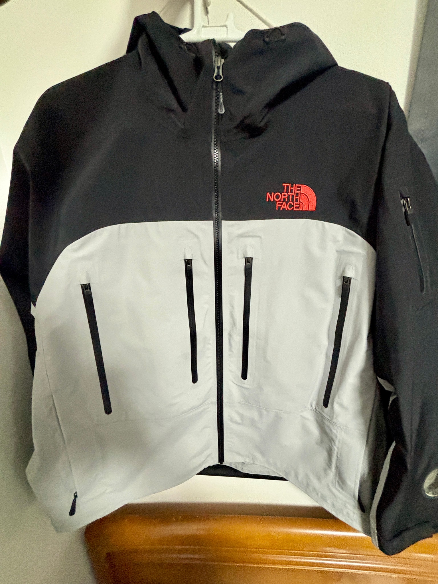 Supreme x The North Face Taped Seam Shell Jacket "Grey"