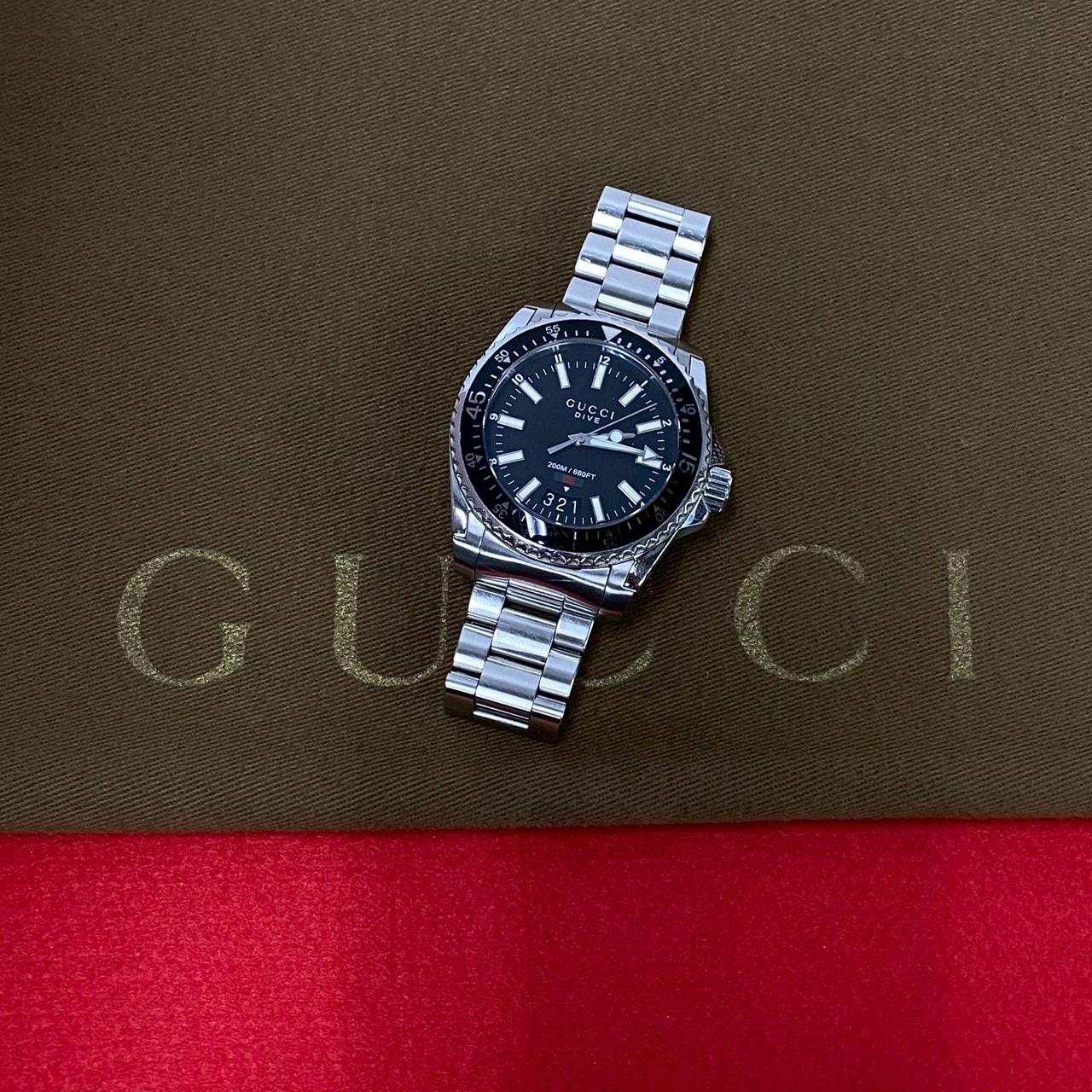 GUCCI グッチ ダイブ ステンレス 腕時計 シルバー
 30050