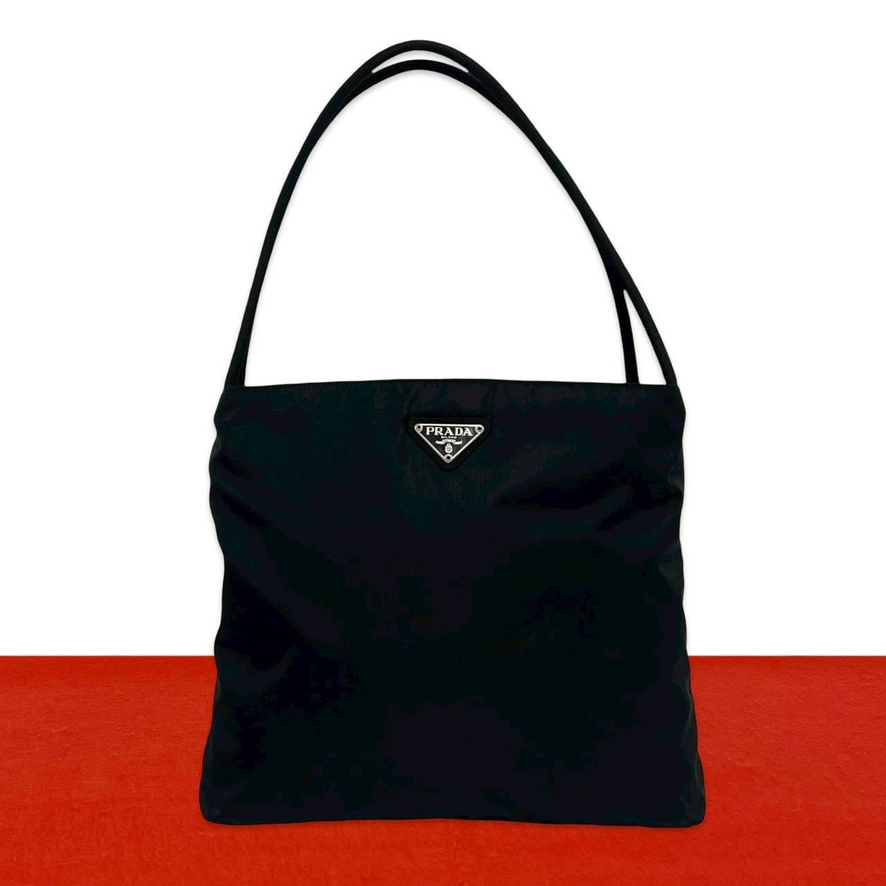 PRADA プラダ 三角ロゴ 金具 ナイロン トートバッグ ブラック
 16322