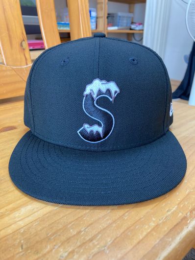Supreme S Logo New Era® "Black" (20FW)
