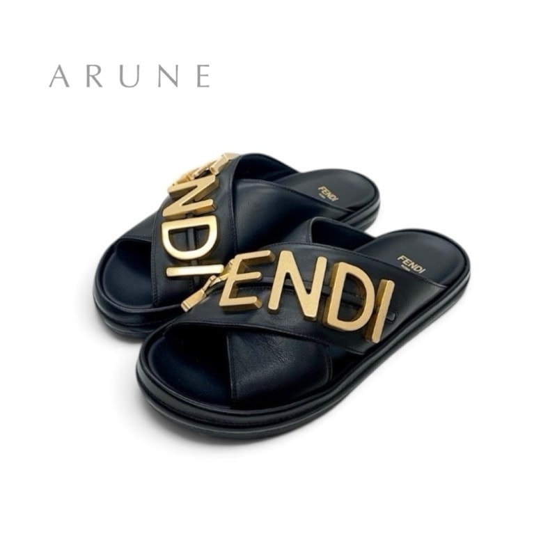 フェンディ FENDI サンダル 靴 シューズ レザー ブラック ゴールド ロゴ フラットサンダル