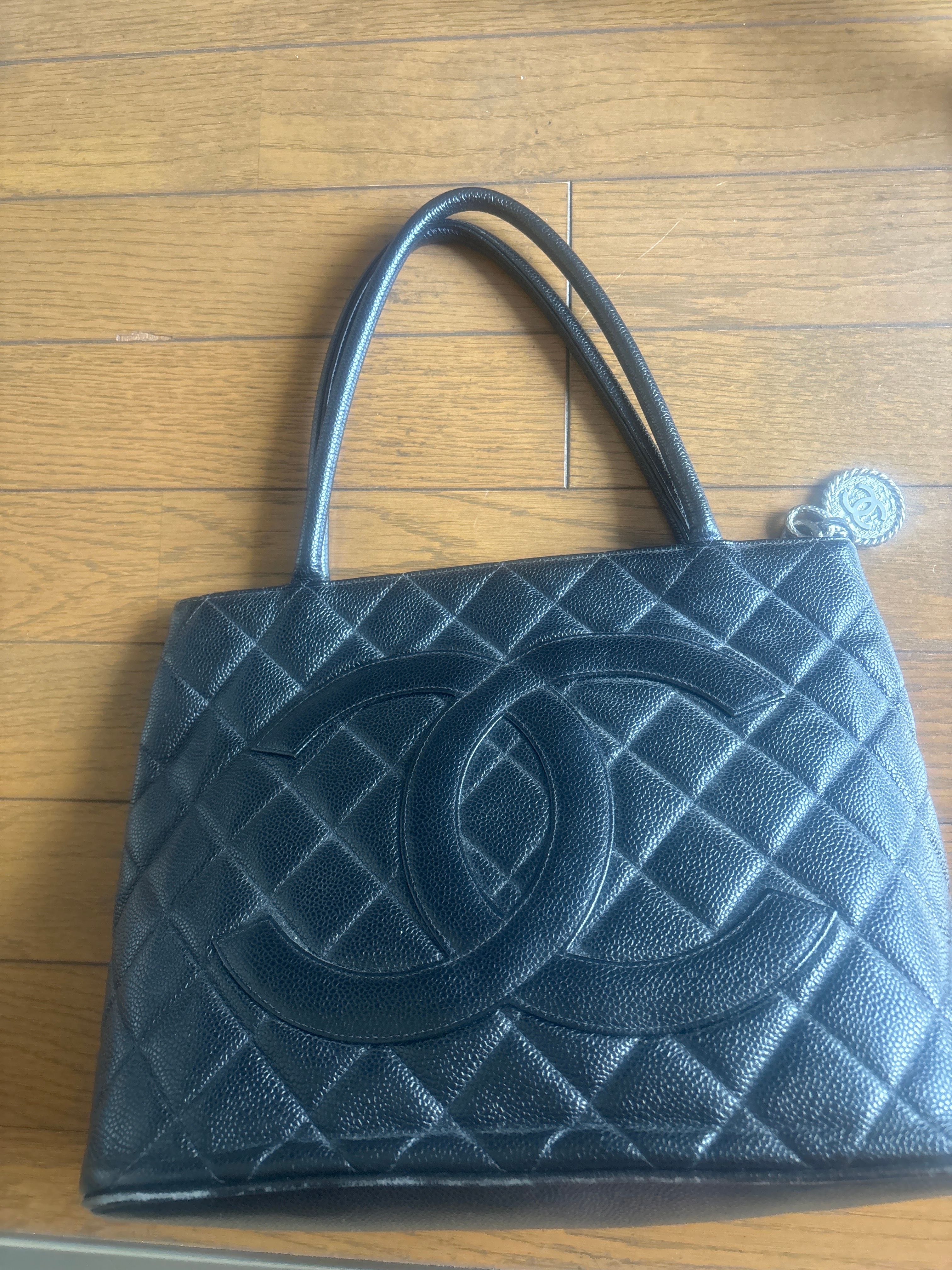 シャネルバックMedallion Tote