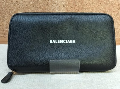 BALENCIAGA