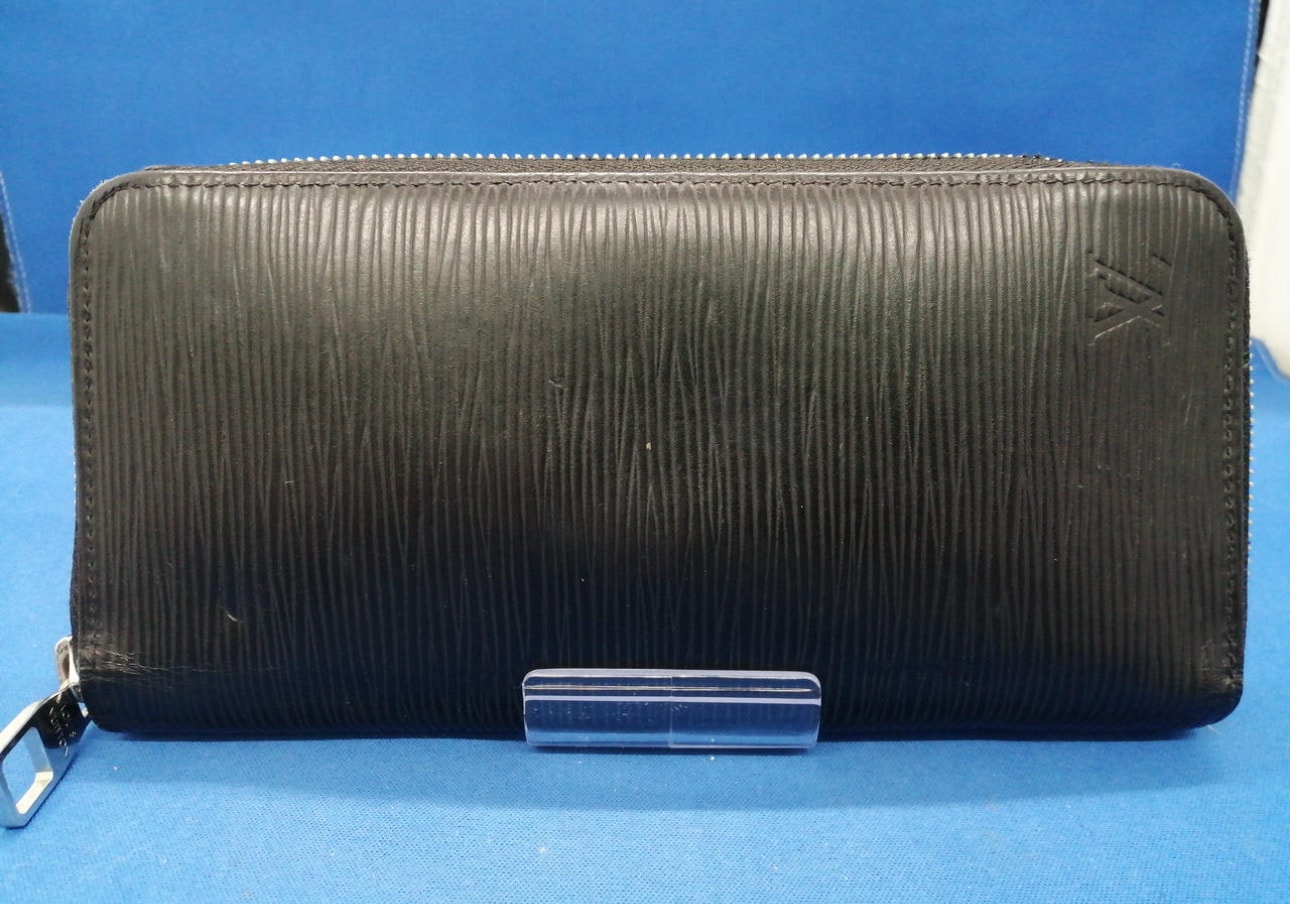 ルイヴィトン ジッピーウォレット・ヴェルティカル エピ M60965