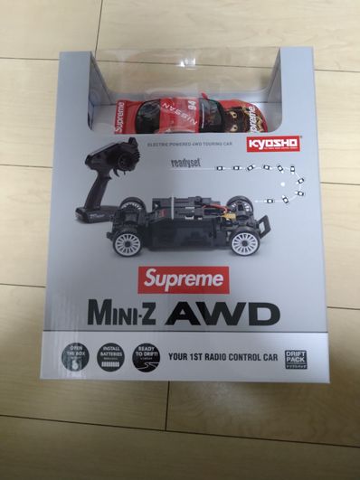 Supreme x Kyosho Mini Z Nissan Skyline Nismo R33 RC Readyset "Red"