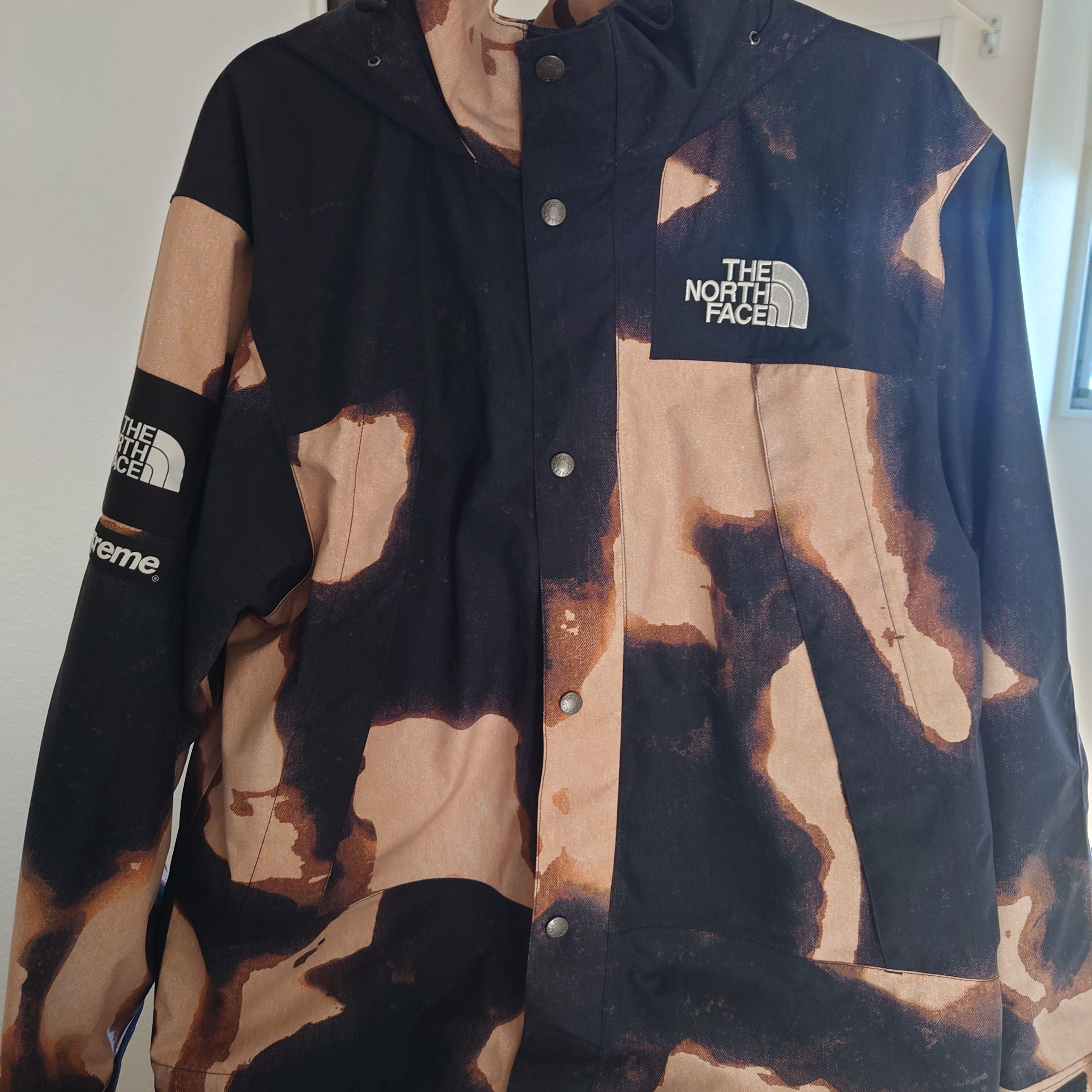 Supreme x The North Face Bleached Denim Print Mountain Jacket "Black"