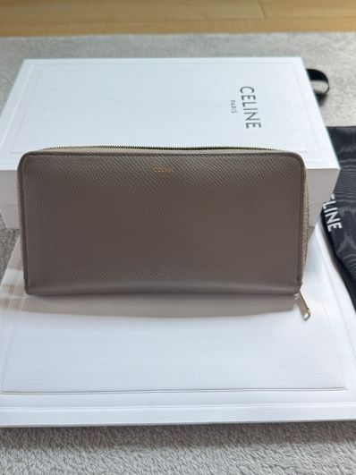 CELINE Large Zipped Wallet "Beige"