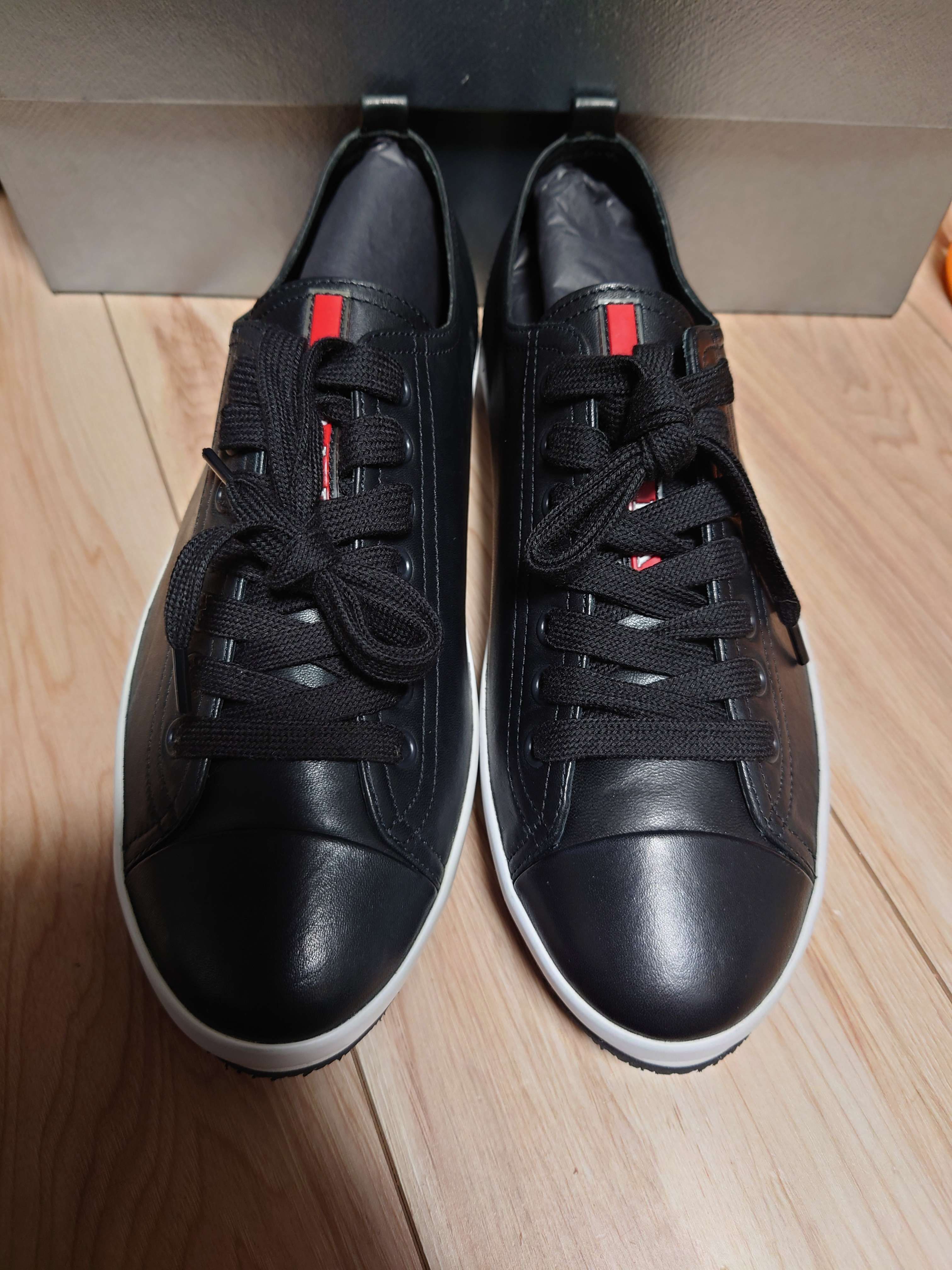 プラダスニーカー