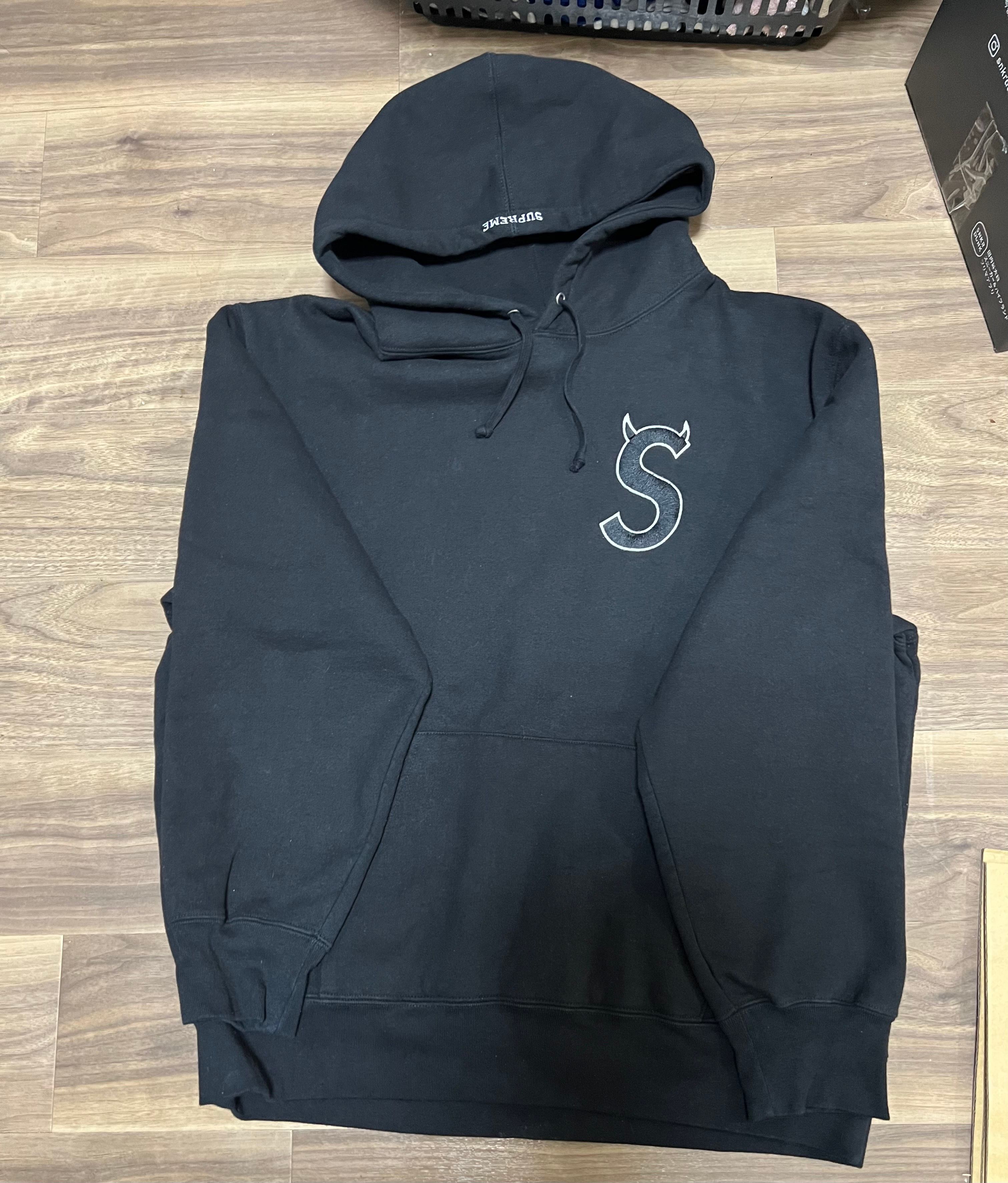 Supreme S Logo Hooded Sweatshirt "Black" (22FW)