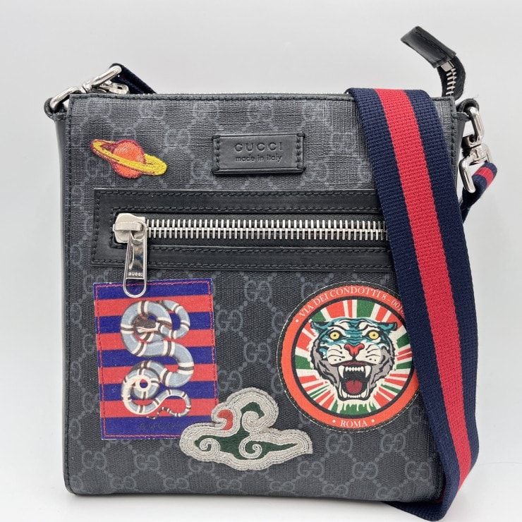 GUCCI(グッチ)クーリエ GGスプリーム メッセンジャーバッグ ショルダーバッグ ブラック グレー ウェブストラップ ワッペン付き【中古】
