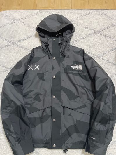 The North Face Kaws Retro 1986 Mountain Jacket "Black"