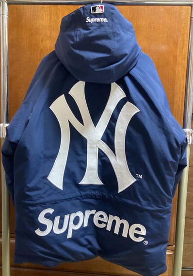 Supreme / New York Yankees GORE TEX 700-Fill Down Jacket "Navy"