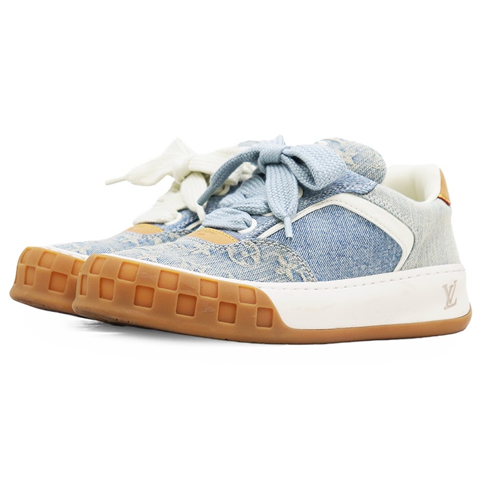 【極美品】LOUIS VUITTON ルイ・ヴィトン ティルテッドスニーカー サイズ 4 メンズ 2026年モデル ロゴ LV イニシャル モノグラム デニム パッチワーク レディース着用可 シューズ 厚底 靴 替え紐付属 ライトブルー 青 イタリア製