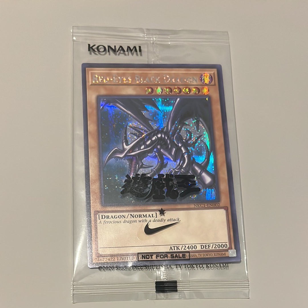 真紅眼の黒竜 SE [NKC1-EN002](遊戯王 x ナイキ エアーマックス 95 QS エアーマッスル House of Duel - 童実野町決闘遊戯館 限定プロモ) 