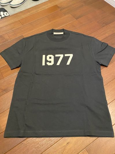 FEAR OF GOD ESSENTIALS 1977 T-SHIRT "Iron"