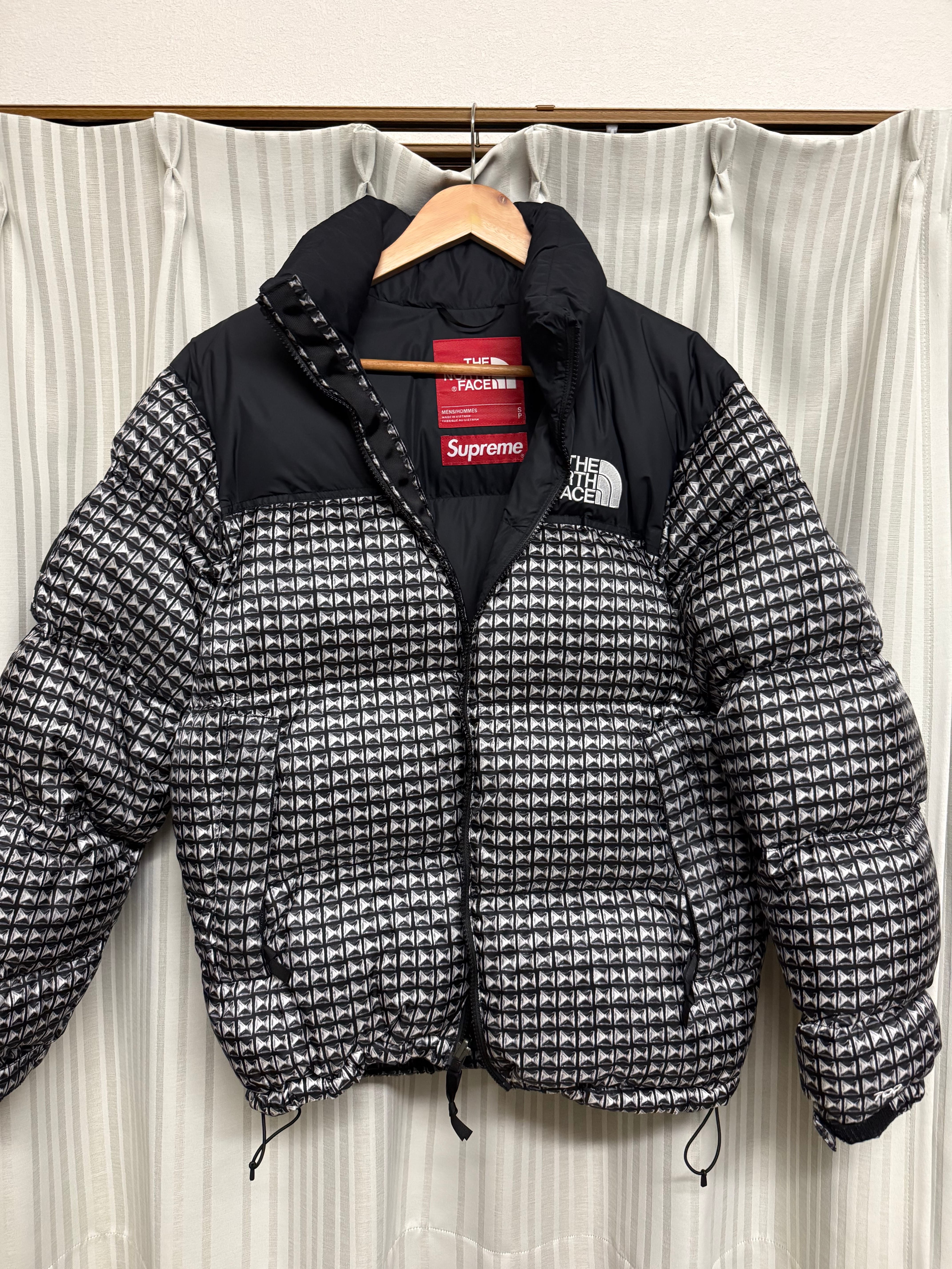 シュプリーム ザノース フェイス スタッズ ヌプシ ジャケット "ブラック"