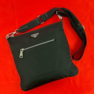 PRADA プラダ 三角ロゴ 金具 ナイロン パテントレザー ショルダーバッグ ブラック
94313
