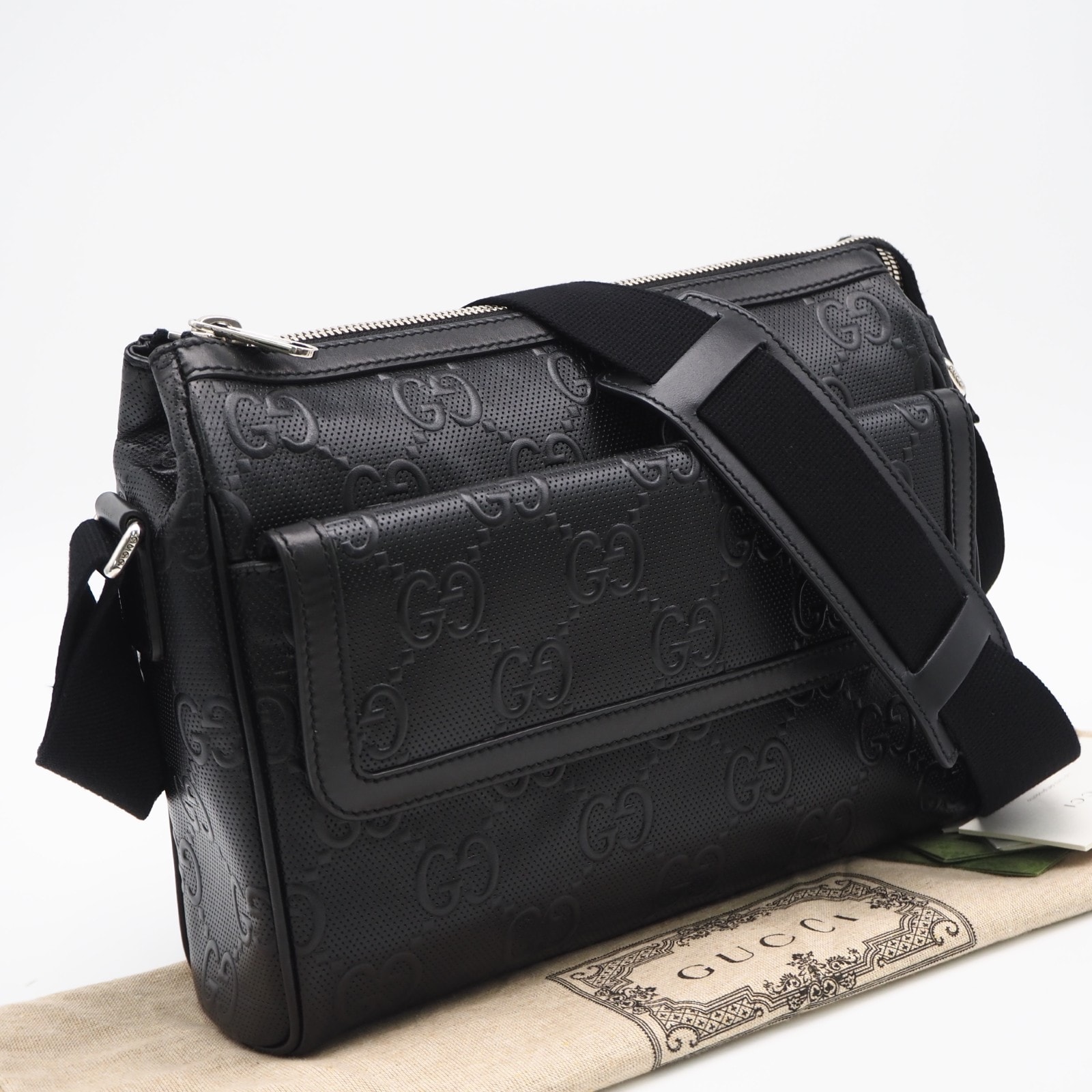 美品 GUCCI グッチ GGエンボス ショルダーバッグ 658565 ショルダーバッグ ブラック レザー メンズ