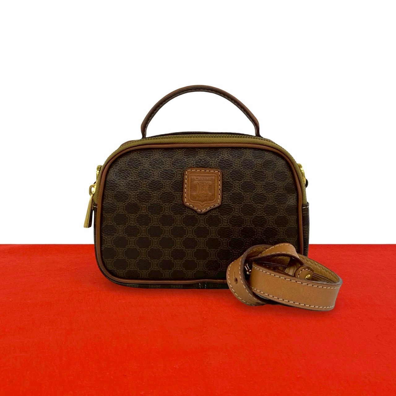 CELINE セリーヌ マガダム ブラゾン トリオンフ 柄 レザー PVC ショルダーバッグ ブラウン
 30103