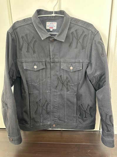 Supreme New York YankeesTM Denim Trucker Jacket "Black"