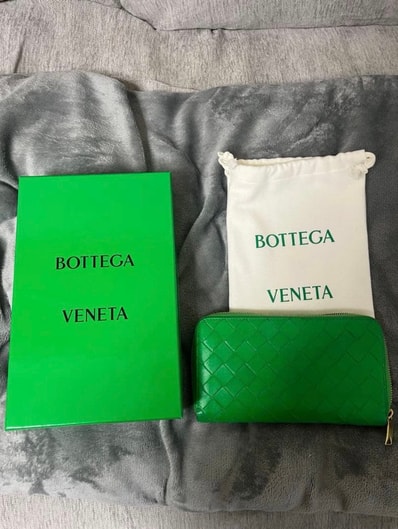 ボッテガヴェネタ イントレチャート ラウンドファスナー 長財布 パラキート グリーン レザー レディース BOTTEGAVENETA 【中古】