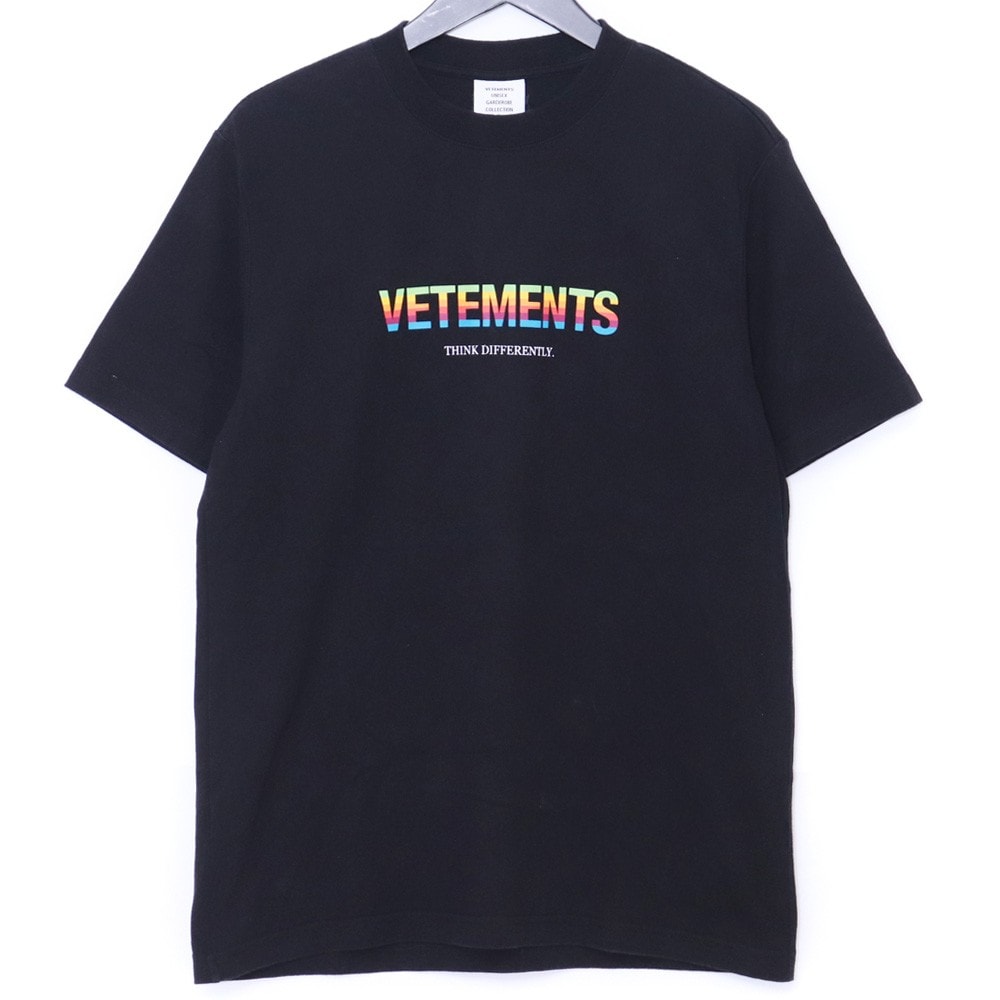 VETEMENTS THINK DIFFERENTLY ロゴプリントTシャツ