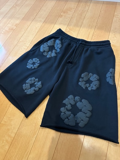 DENIM TEARS Mono Wreath Sweatshorts "Black"