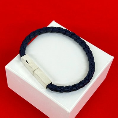 BOTTEGA VENETA ボッテガヴェネタ イントレチャート レザー シルバー925 ブレスレット ネイビー
18741