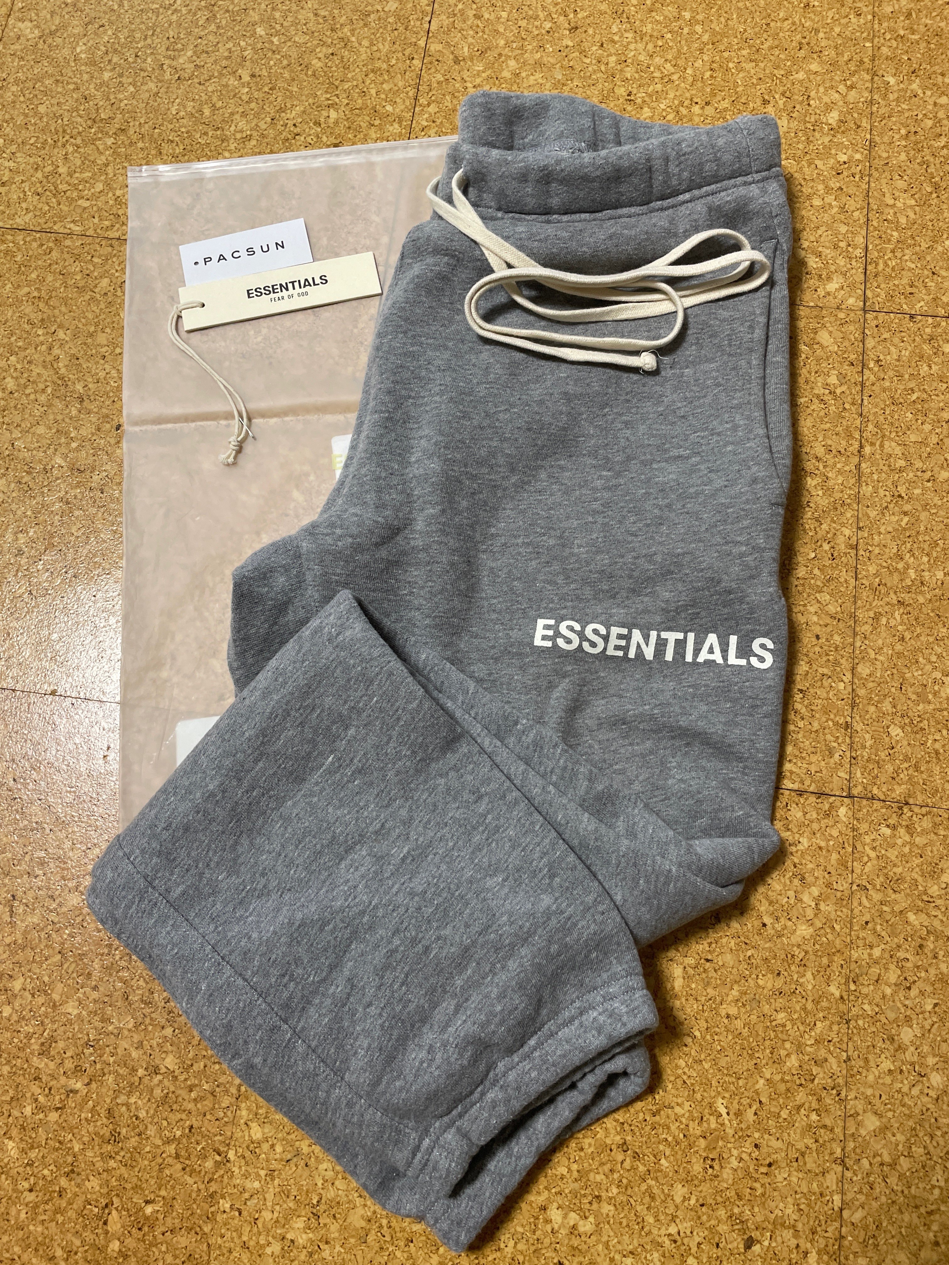 FEAR OF GOD Essentials Graphic Sweatpants "Grey"