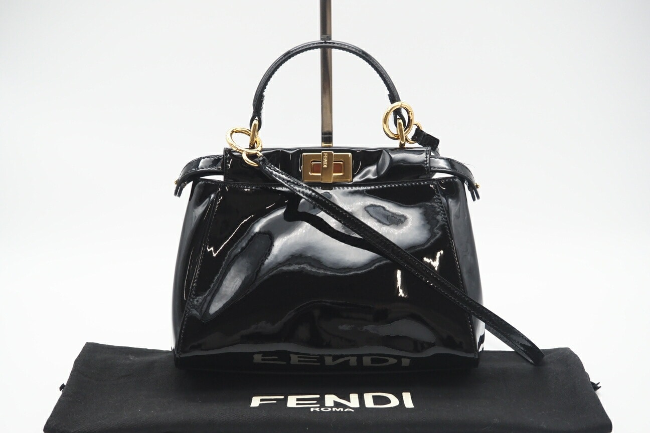 美品 FENDI フェンディ ミニピーカブー アイコニック パテントレザー 