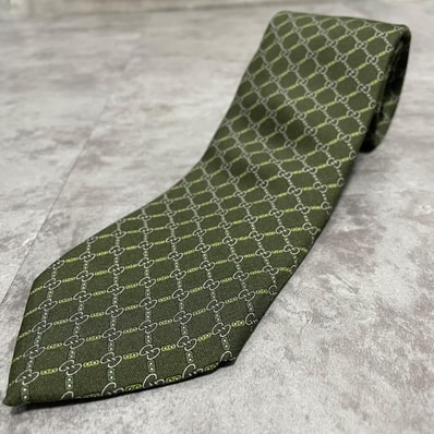 【GUCCI】グッチ インターロッキングG GGパターン 格子柄 ダイヤ柄 総柄 ネクタイ オリーブ グリーン 緑 シルク100% イタリア製 メンズ