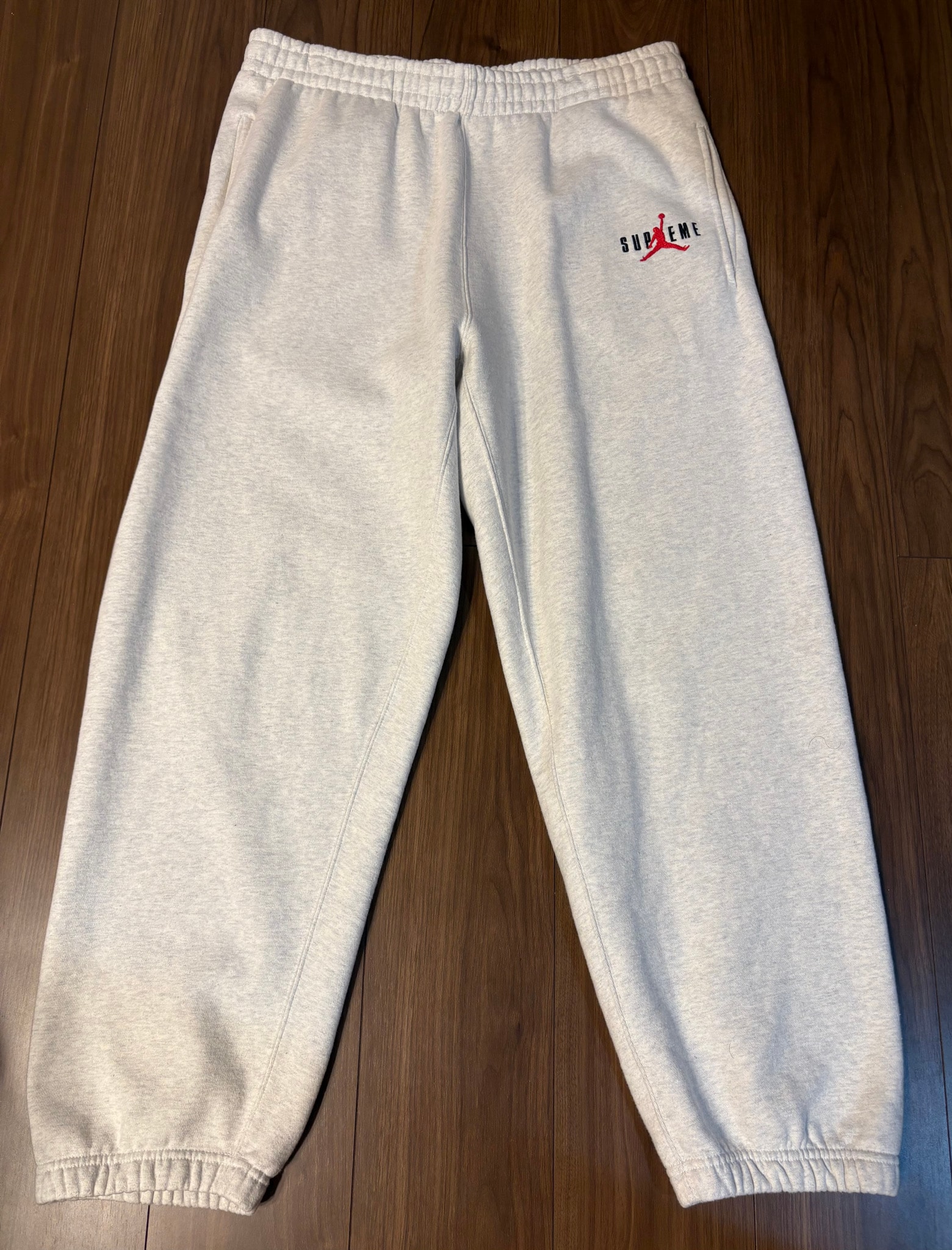 Supreme x Jordan Sweatpant "Ash Grey"