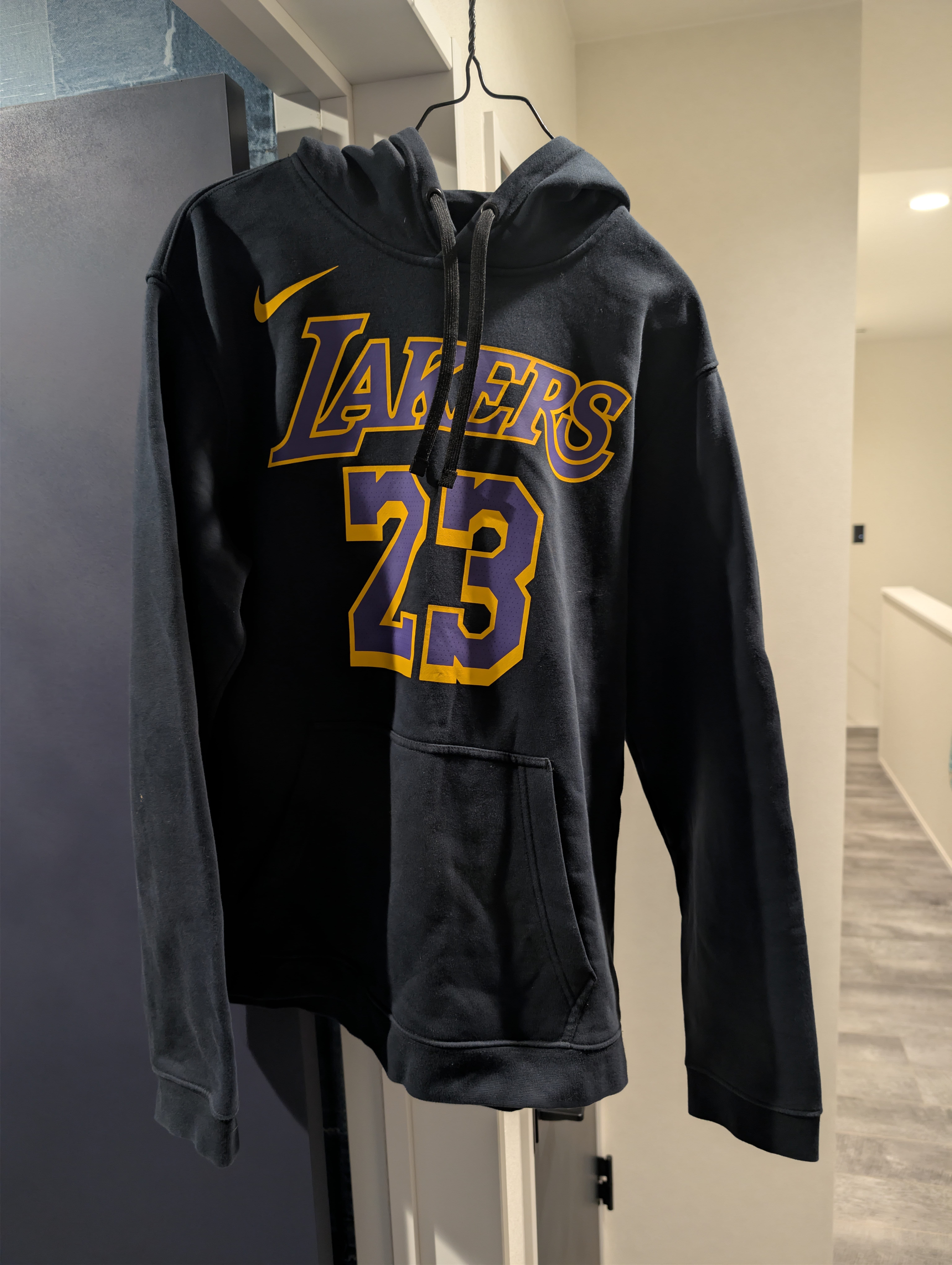 NIKE/ナイキ/LAKERS/レイカーズ/LeBron/レブロン/NBA/バスケ/ストリート/STREET/アメカジ/パーカー/フーディ/Foodie/プルオーバー/スウェット/裏起毛/XL/ユニフォーム/ゲームジャージ/ブラック/イエロー/パープル