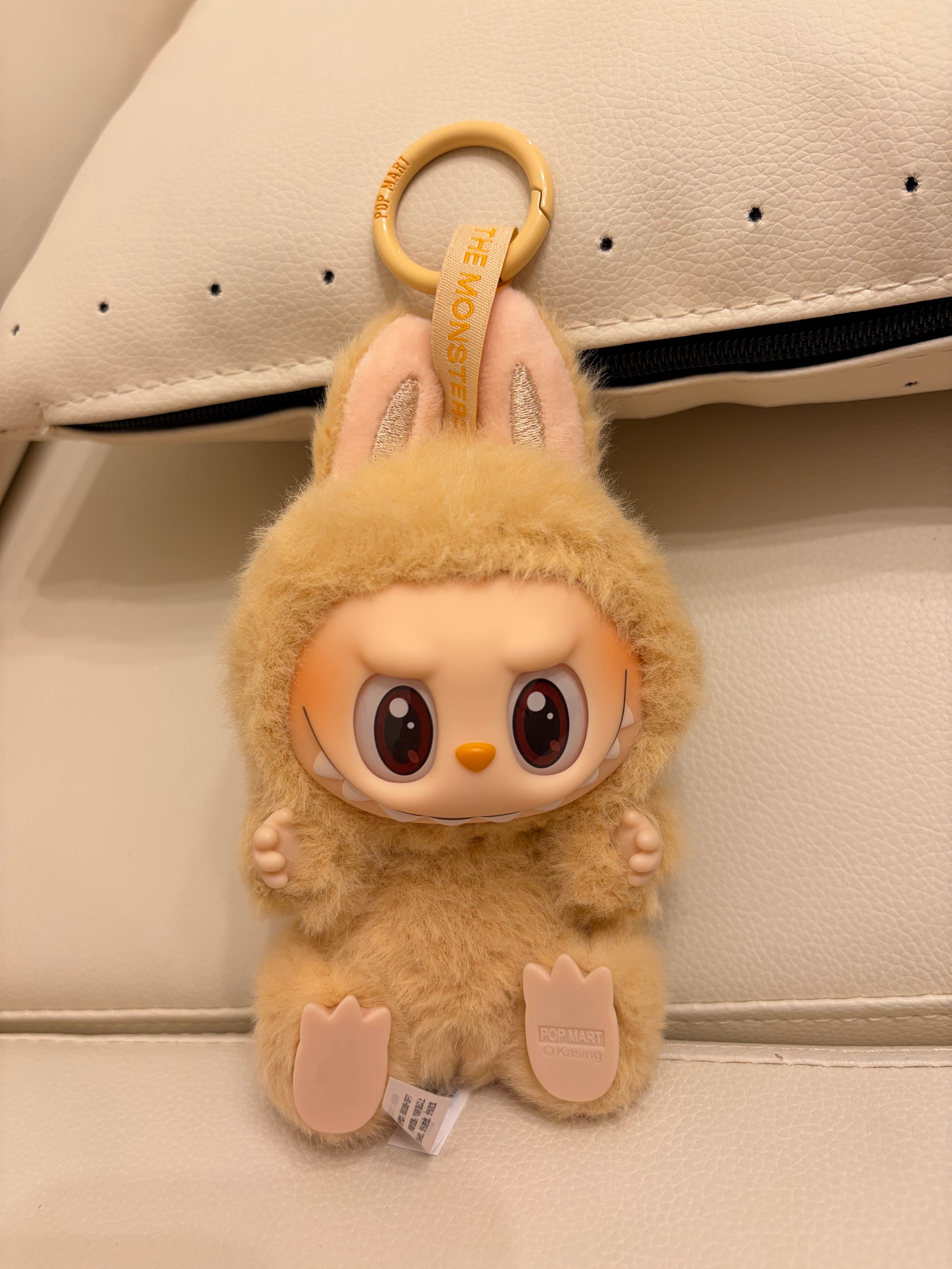 ポップマート ザ モンスターズ (ラブブ) ハブアシート ぬいぐるみ