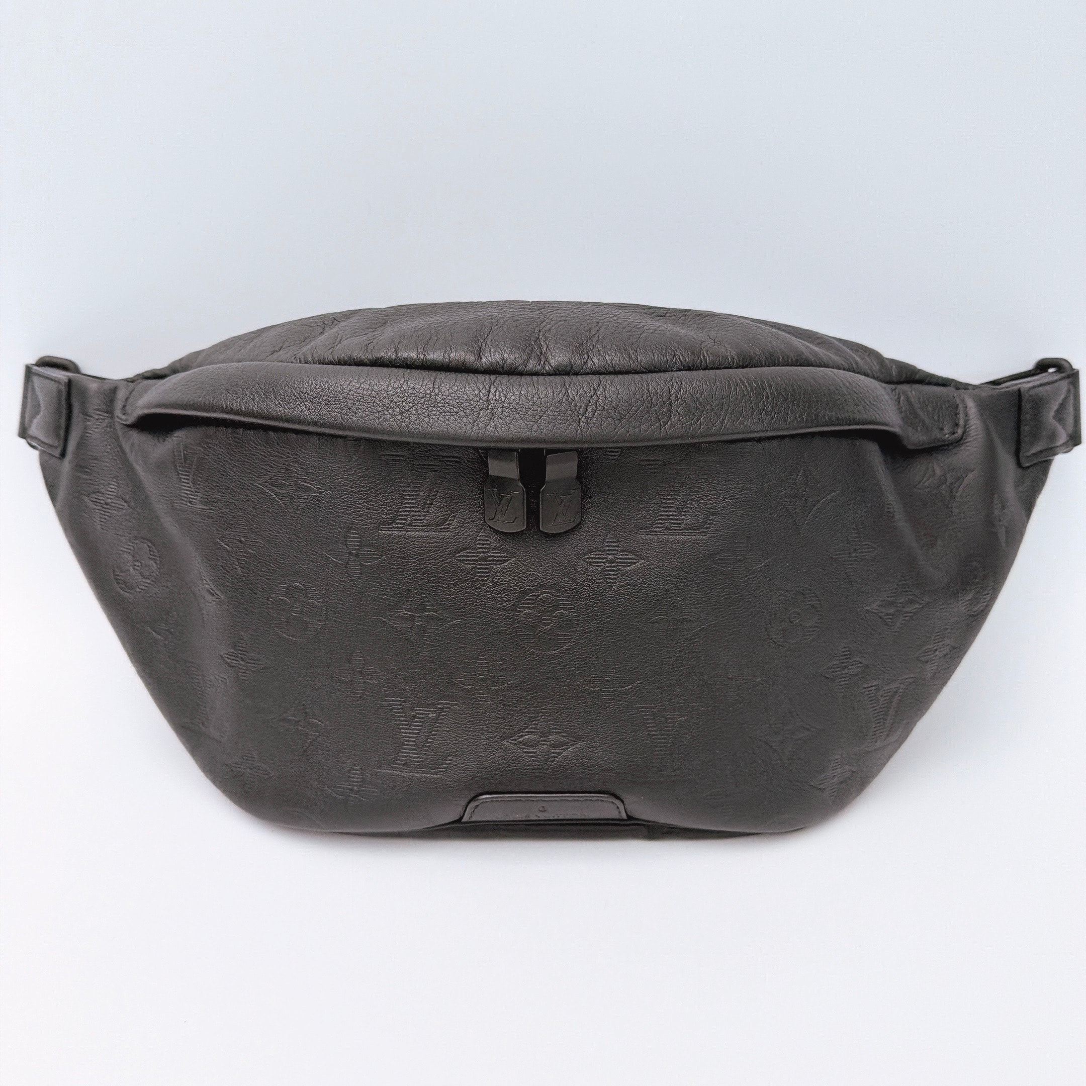 Louis Vuitton Monogram Shadow Discovery Bumbag "Noir"